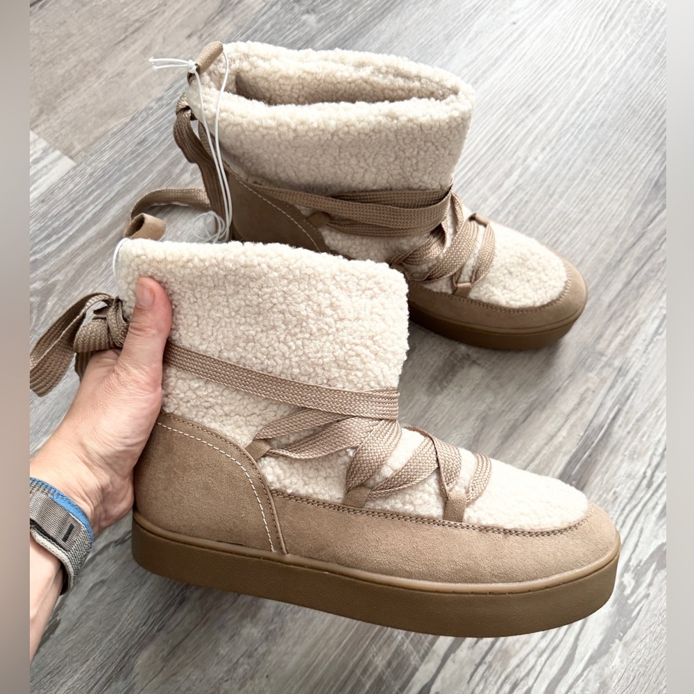 NWT Plush Sherpa Lined Lace-Up Ankle Boots Cozy Winter Style 9.5